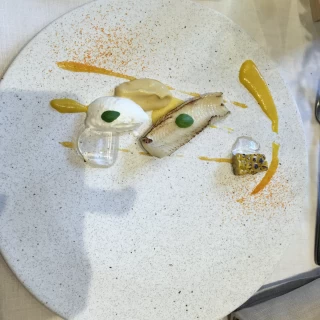 乾杯の前に一口の穴子