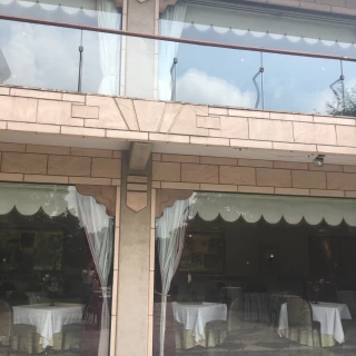 ガーデンからみた披露宴会場