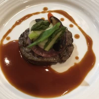 ソースをゲストの目の前でかけてくれるサービスが良かった