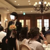 新婦を迎えにいく新郎
