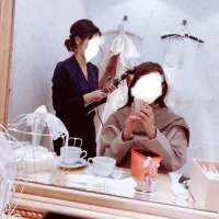ヘアメイク中