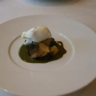 蒸しアワビです。ソースとアワビの食感がたまりませんでした。