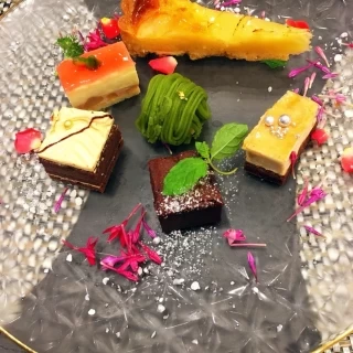 ケーキの盛り合わせの試食