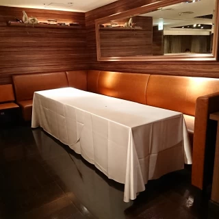 披露宴会場のソファー席