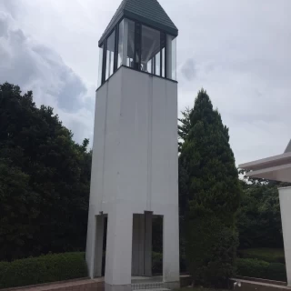 チャペルの横