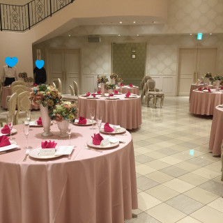 テーブルコーディネートも全ピンクで可愛らしい。