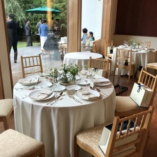 窓が大きくガーデンに面した披露宴会場