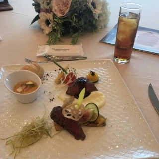 試食しました。とてもおいしく、盛り付けもきれいでした。