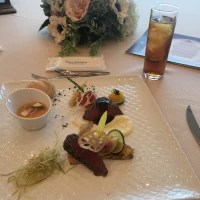 試食しました。とてもおいしく、盛り付けもきれいでした。