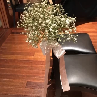 チャペル内のカスミソウ(生花)