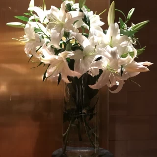 チャペル内のカサブランカ(生花)
