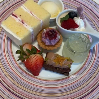 デザートの種類が多く、どれもとても美味しかったです。