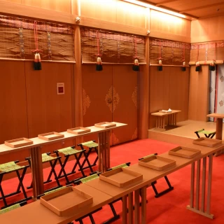 神殿の参列者席