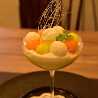 見た目も味も満足なデザートでした。