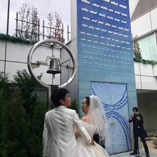 雨が降っていなければお庭でフラワーシャワーができる
