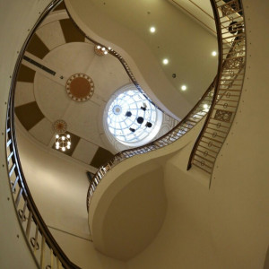 挙式後螺旋階段でフラワーシャワー|507054さんのホテルモントレ エーデルホフ札幌の写真(682962)