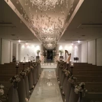 シャンデリアが素敵なチャペル