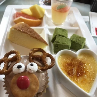 デザートビュッフェもウェディングコンセプトに合わせて♡