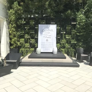 緑がたくさんある中庭