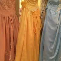 カラードレス。