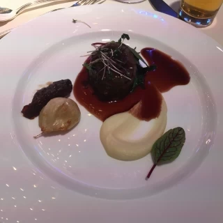 メインのお肉料理