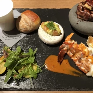 お料理はまた食べに行きたいと思えるレベル