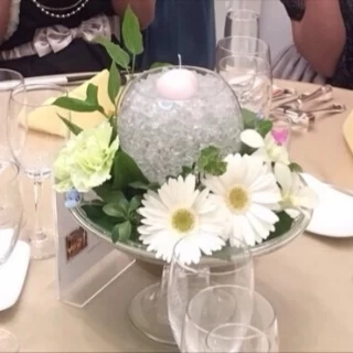 テーブルのお花も白色で可愛かったです