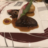 柔らかいお肉料理でした。