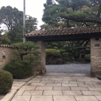 和洋折衷な門構え