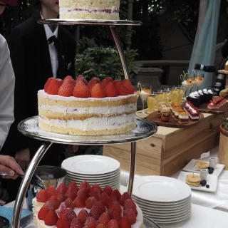 ウェディングケーキが形を変えてデザートブュッフェに