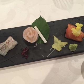 鯛、サーモン、生エビの刺身