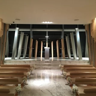 挙式会場の椅子は移動させることができます。