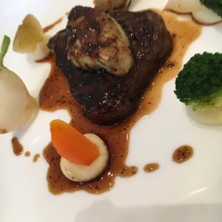 メインの牛フィレ。柔らかくて美味しかったです。