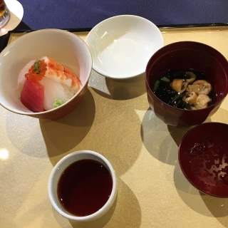 酢飯とお寿司とお吸い物