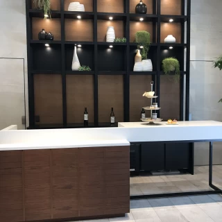 披露宴会場入り口。ここでウェルカムドリンクを渡す。、