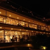 夜の式場