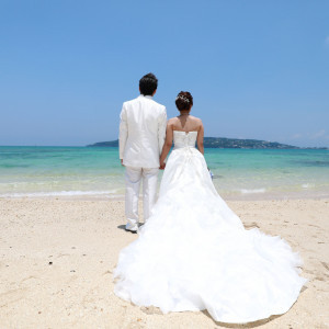 ドレスと海|507896さんのKAYATSUMA OKINAWA～珊瑚の教会～の写真(652452)