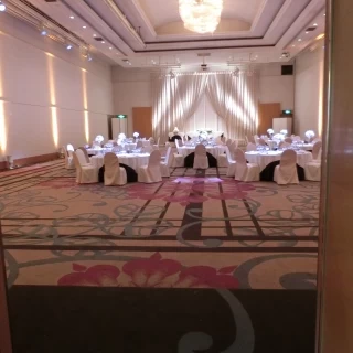 披露宴会場(入口より)