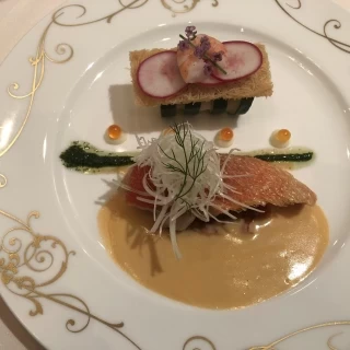 お魚料理
金目鯛の皮がパリパリでした