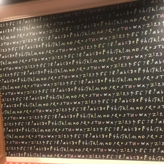 英字の壁