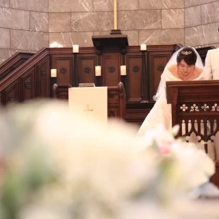 結婚証明書へサイン