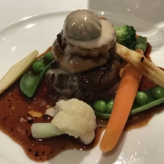 ステーキも最高に美味しいです