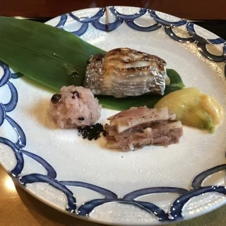 お魚は季節の品を盛り込んで貰いました。写真は、太刀魚です。