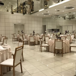 壁に映像を映せるようです
床はタイルで歩きやすいです