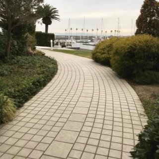 チャペルまでの道
