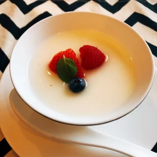 試食会で頂いた杏仁豆腐のデザート！喉越しがとても良かったです