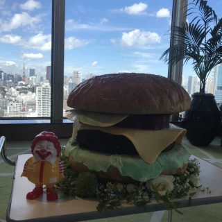 こだわったハンバーガーウエディングケーキです