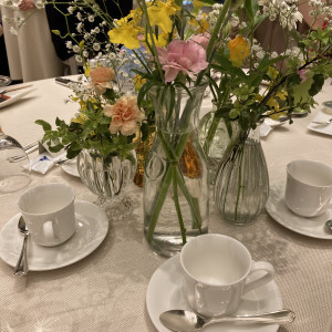 テーブル装花は自分たちで選べるフラワービュッフェです。|508540さんのローズガーデン／ロイヤルグレース大聖堂の写真(1801592)