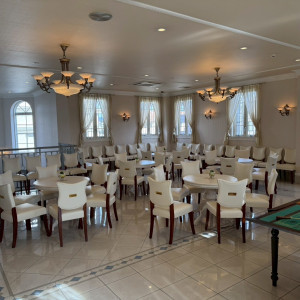 ロビーは広々としています。友人とおしゃべりしながら待てます。|508540さんのローズガーデン／ロイヤルグレース大聖堂の写真(2583539)