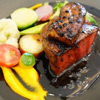 メイン料理お肉フォアグラ